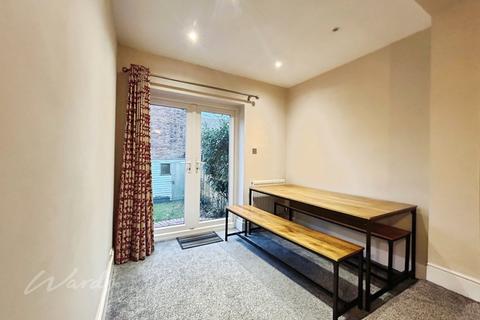 4 bedroom semi-detached house to rent, Lawn Road Tonbridge TN9