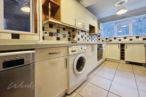 4 bedroom semi-detached house to rent, Lawn Road Tonbridge TN9