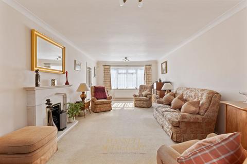 4 bedroom detached house for sale, Blount Avenue, East Grinstead RH19