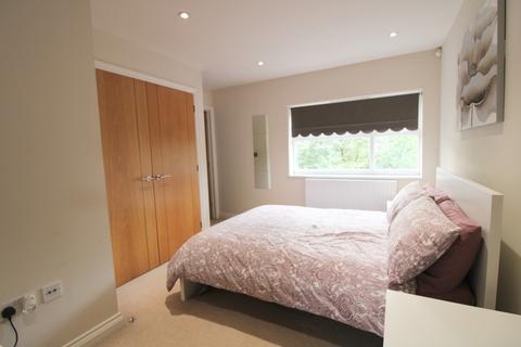 2 bedroom apartment to rent, Finchampstead Road, Wokingham RG40