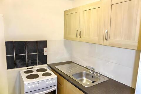 1 bedroom ground floor flat to rent, St Georges Avenue, Kingsthorpe, NN2