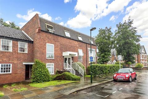 2 bedroom apartment to rent, Teddington Park Road, Teddington