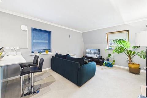 2 bedroom apartment to rent, Teddington Park Road, Teddington