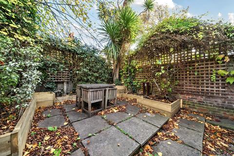 3 bedroom terraced house for sale, Elm Park, London, SW2
