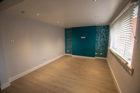 3 bedroom flat to rent, Hudson Road, Rosyth, KY11