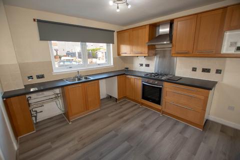 3 bedroom flat to rent, Hudson Road, Rosyth, KY11