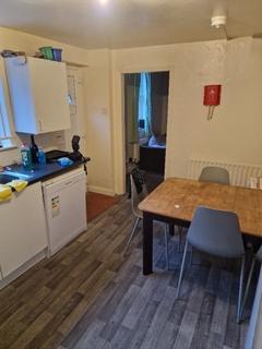 4 bedroom detached house to rent, (4BED) Kimbolton Avenue, Nottingham NG7