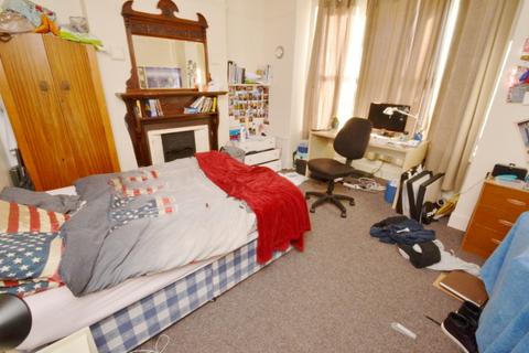 4 bedroom detached house to rent, (4BED) Kimbolton Avenue, Nottingham NG7