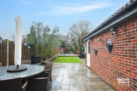 3 bedroom semi-detached house for sale, Fernlea Road, Burnham-On-Crouch