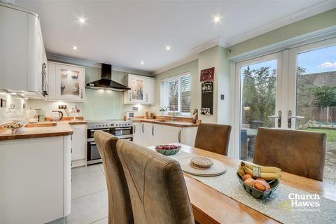 3 bedroom semi-detached house for sale, Fernlea Road, Burnham-On-Crouch