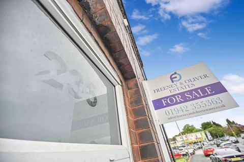 2 bedroom end of terrace house for sale, KIRKHALL LANE,LEIGH