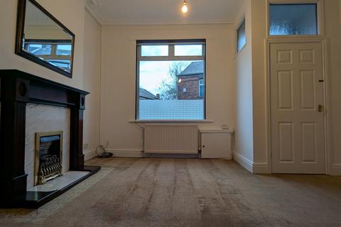 3 bedroom detached house to rent, Smallshaw Lane, Ashton-Under-Lyne, OL6