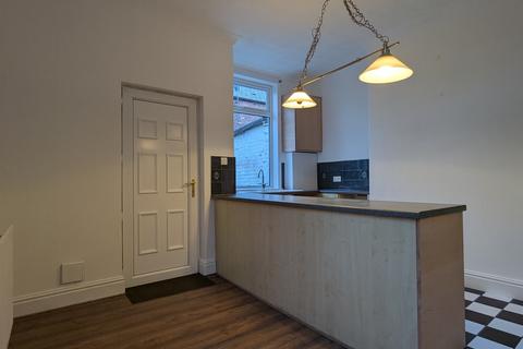 3 bedroom detached house to rent, Smallshaw Lane, Ashton-Under-Lyne, OL6
