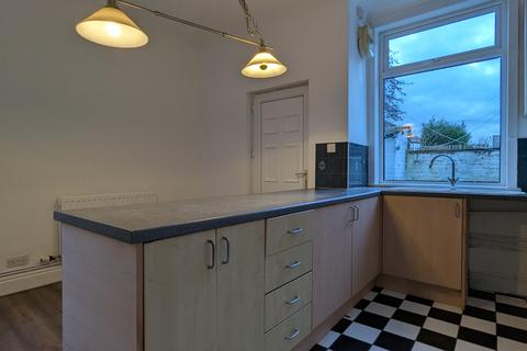 3 bedroom detached house to rent, Smallshaw Lane, Ashton-Under-Lyne, OL6