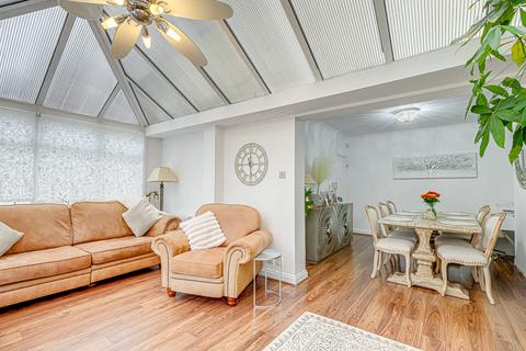 4 bedroom semi-detached house for sale, Snakes Lane, Southend-on-sea, SS2