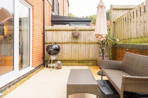 4 bedroom end of terrace house for sale, Meadow Close, Newport NP20