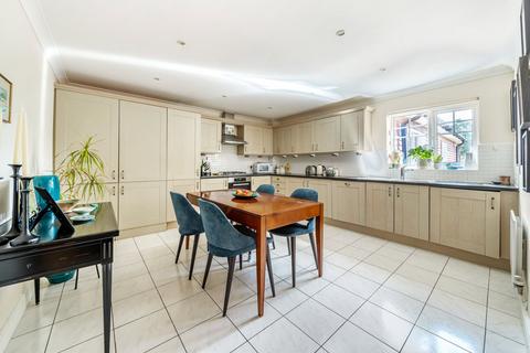 2 bedroom apartment to rent, Bridgewater Road, Weybridge, KT13