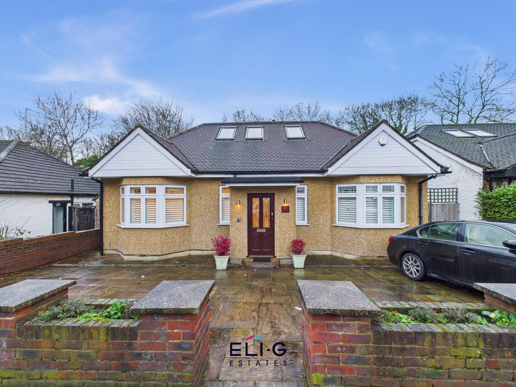 Chain free large 4 bed bungalow for sale, Shireha