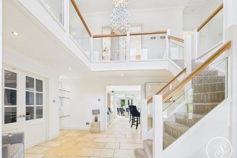 5 bedroom detached house for sale, Fern Chase, Leeds