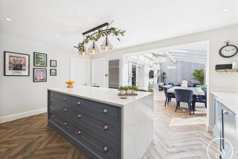 5 bedroom detached house for sale, Fern Chase, Leeds