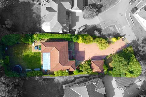 5 bedroom detached house for sale, Fern Chase, Leeds
