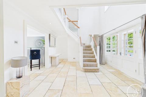 5 bedroom detached house for sale, Fern Chase, Leeds