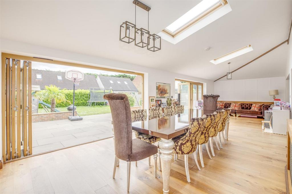 27 Marlow Road, HP11 1 TA-10.jpg