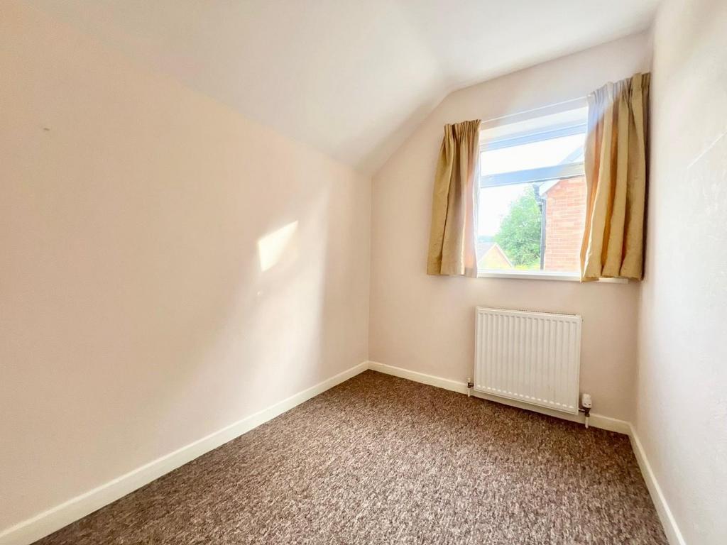 Small bedroom.jpg