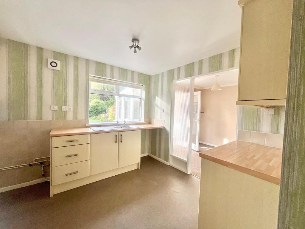 Kitchen 2.jpg