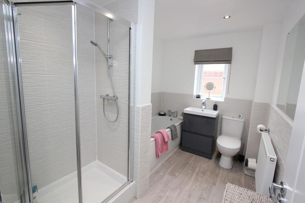 Family Bathroom & Shower