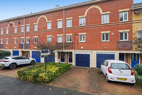 4 bedroom townhouse for sale, Applecross Close, Rochester ME1