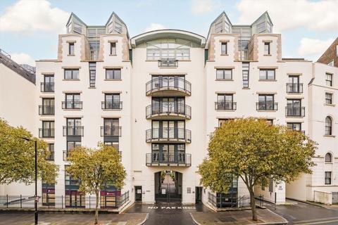 2 bedroom flat for sale, Kensington Gardens Square, London W2