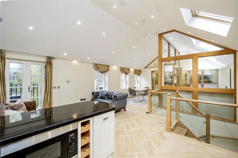 3 bedroom terraced house to rent, Moreton Terrace Mews South, London SW1V