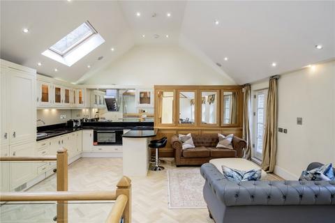 3 bedroom terraced house to rent, Moreton Terrace Mews South, London SW1V