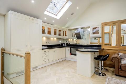 3 bedroom terraced house to rent, Moreton Terrace Mews South, London SW1V