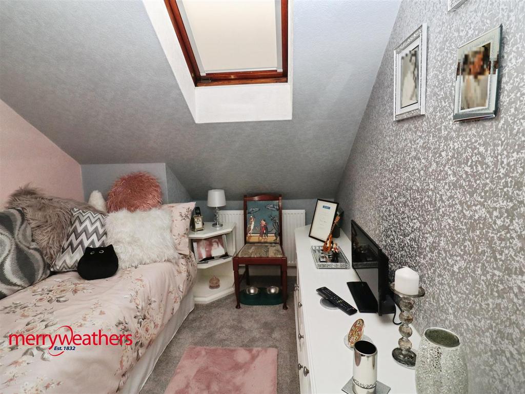Rear bedroom
