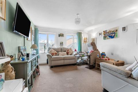 1 bedroom retirement property for sale, Berryscroft Road, Staines-upon-Thames, TW18