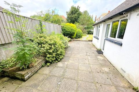 2 bedroom apartment to rent, Woodville Road, Bexhill-On-Sea, TN39