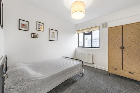 2 bedroom flat to rent, Rawson Street, SW11