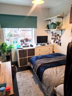 5 bedroom terraced house to rent, Kingswood road, Manchester M14
