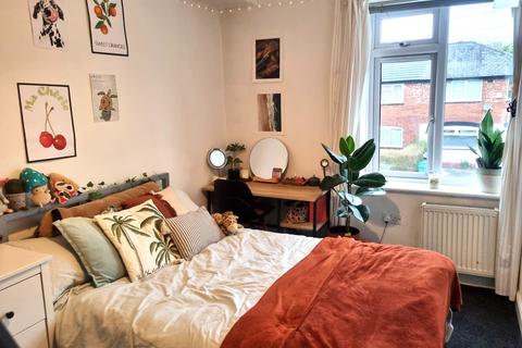 5 bedroom terraced house to rent, Kingswood road, Manchester M14