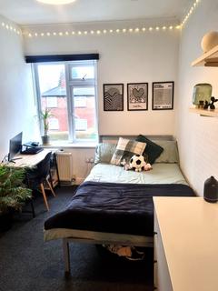 5 bedroom terraced house to rent, Kingswood road, Manchester M14