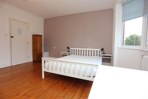 Studio to rent, Dyke Road, Brighton