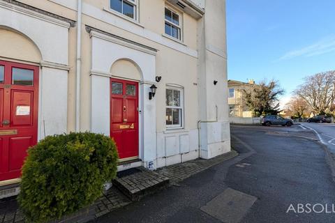 2 bedroom terraced house to rent, Babbacombe Road, Torquay, TQ1