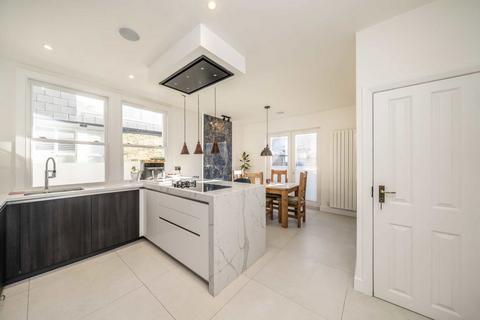 3 bedroom maisonette for sale, Yukon Road, London SW12