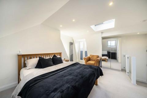 3 bedroom maisonette for sale, Yukon Road, London SW12