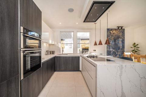 3 bedroom maisonette for sale, Yukon Road, London SW12