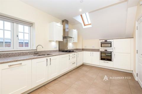 2 bedroom flat to rent, The Courtyard, Rothschild Place, Tring, HP23