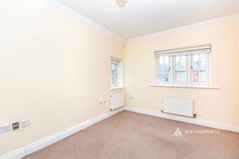 2 bedroom flat to rent, The Courtyard, Rothschild Place, Tring, HP23
