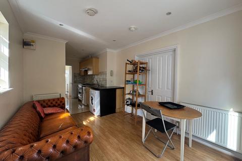 1 bedroom in a house share to rent, Garthland Drive, Barnet, EN5